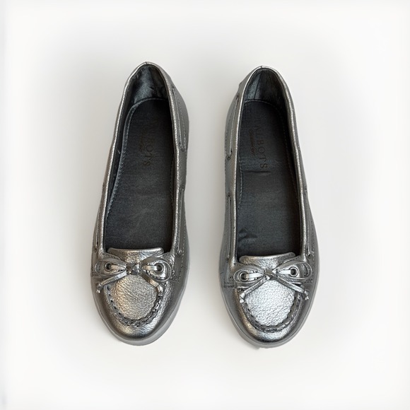 Talbots Aluminum Metallic Loafers Moc Toe Bow On Vamp Womens Size 5 Open Box - Picture 2 of 9